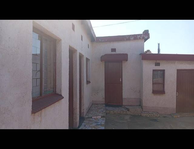 2 BEDROOM HOUSE FOR SALE IN JABAVU
